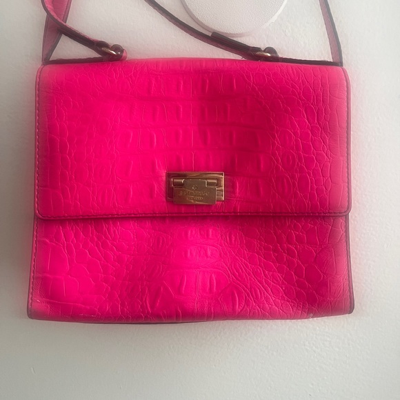 Off the shoulder hot pink Kate Spade bag with gold accents - Picture 1 of 10